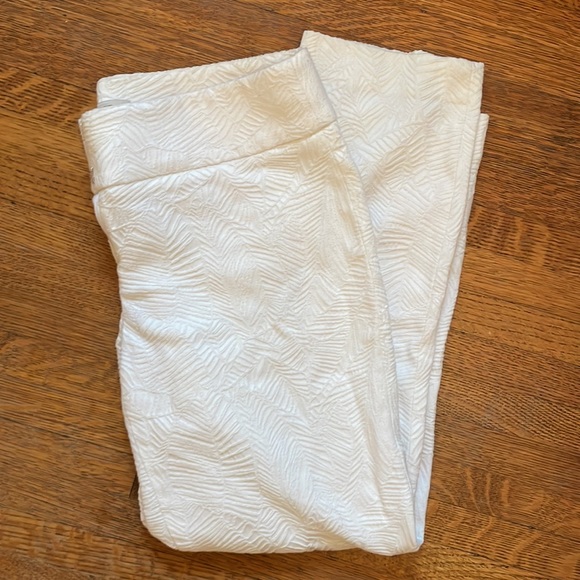 White capri pants - Picture 4 of 5